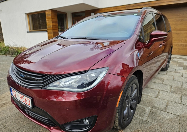 Chrysler Pacifica cena 149998 przebieg: 98000, rok produkcji 2019 z Janowiec Wielkopolski małe 191
